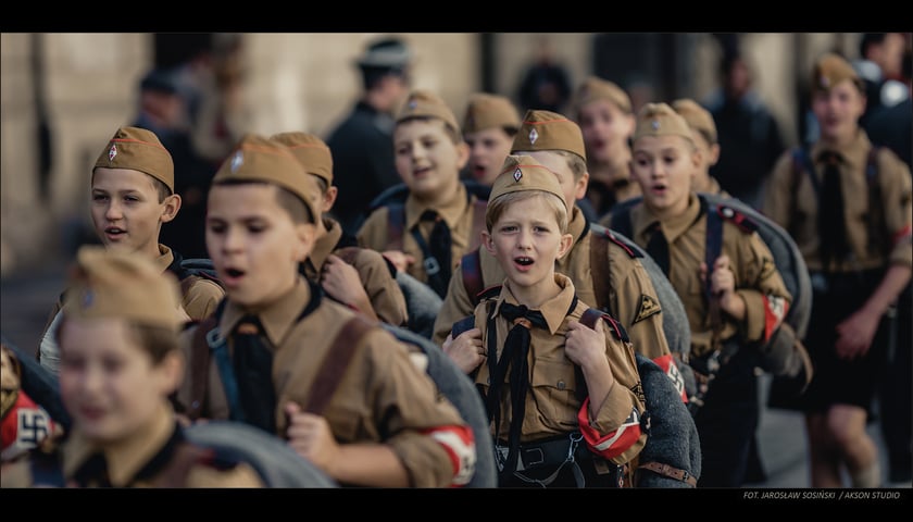 Na zdjęciu sceny kręcone na ul. Szajnochy