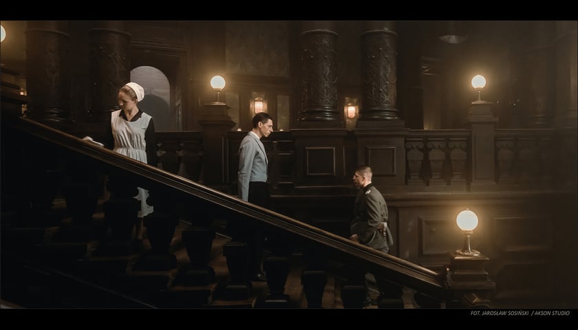<p>Na zdjęciu sceny kręcone w pałacu w Bożkowie</p>