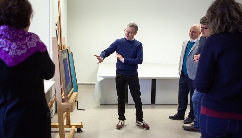 Wizyta Michael Gauthier w Pawilonie Czterech Kopuł. Muzeum Sztuki Współczesnej we Wrocławiu