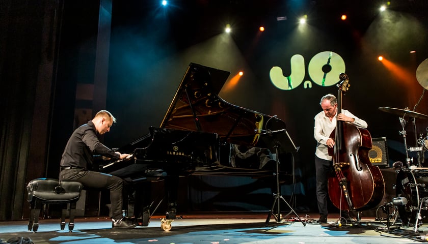 Muzycy jazzowi na scenie Impartu podczas festiwalu Jazz nad Odrą. W tym roku festiwal w nowym Impart Centrum