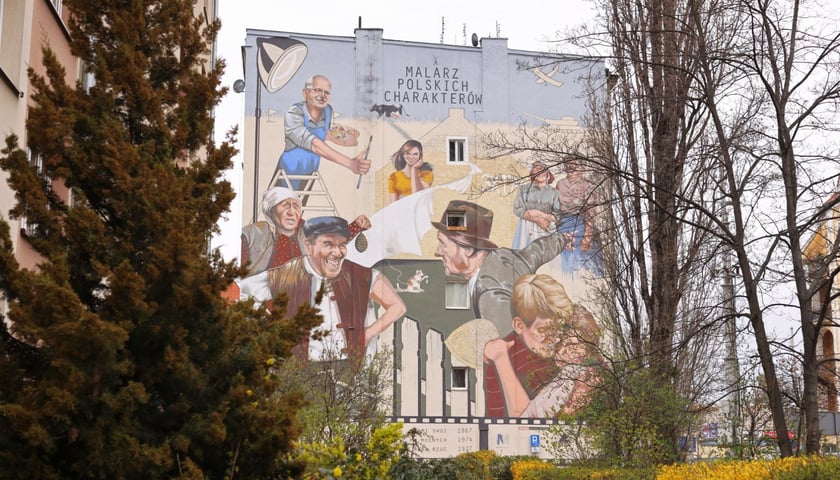Mural poświęcony „Samym swoim” przy ul. Hubskiej we Wrocławiu, m.in. z odtwórcami ról Kargula i Pawlaka oraz reżyserem Sylwestrem Chęcińskim
