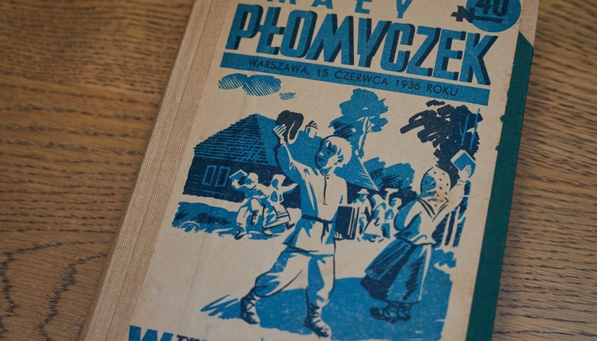 Książki z kolekcji Dawnej Książki Dziecięcej, które można zobaczyć w filii nr 12 MBP