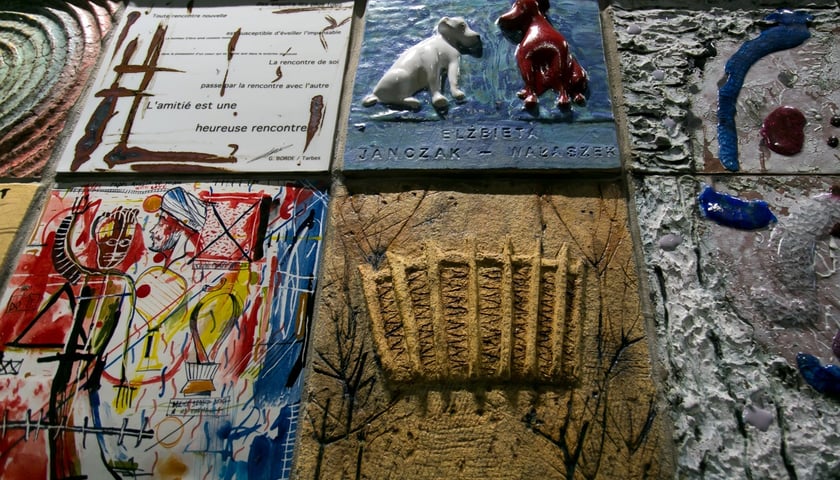 Mural "Spotkajmy się". Mozaika w przejściu podziemnym na pl. Dominikańskim