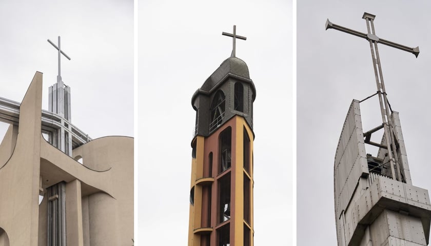 Trzy nowoczesne wieże kościelne z krzyżami
