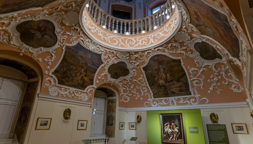 <p>Obraz&nbsp;Bartolom&eacute; Estebana P&eacute;reza Murilla z dwoma chłopcami jedzącymi owoce na&nbsp; &bdquo;Przemiany i transmutacje&rdquo;</p>