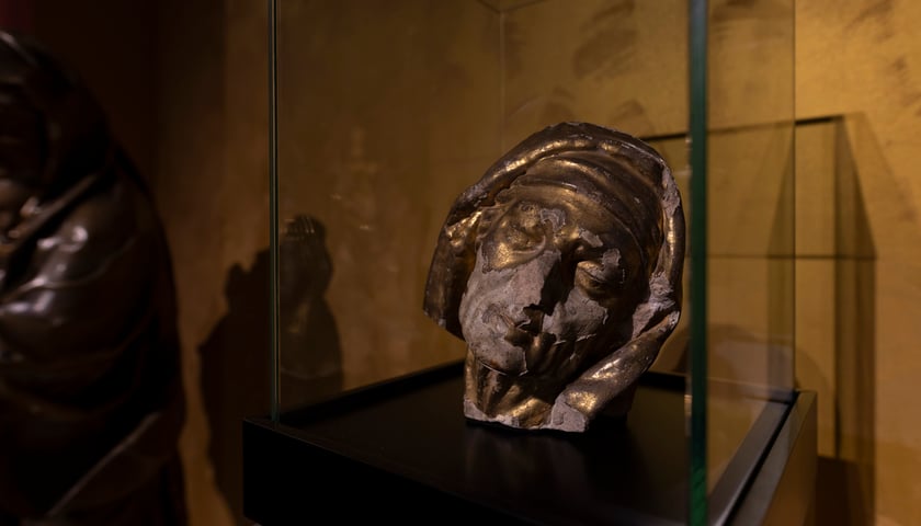 <p>Dzieła wrocławskiego rzeźbiarza z XVIIIwieku Johanna Georga Urbansky'ego &ndash; głowa św. Anny&nbsp; &nbsp;</p>