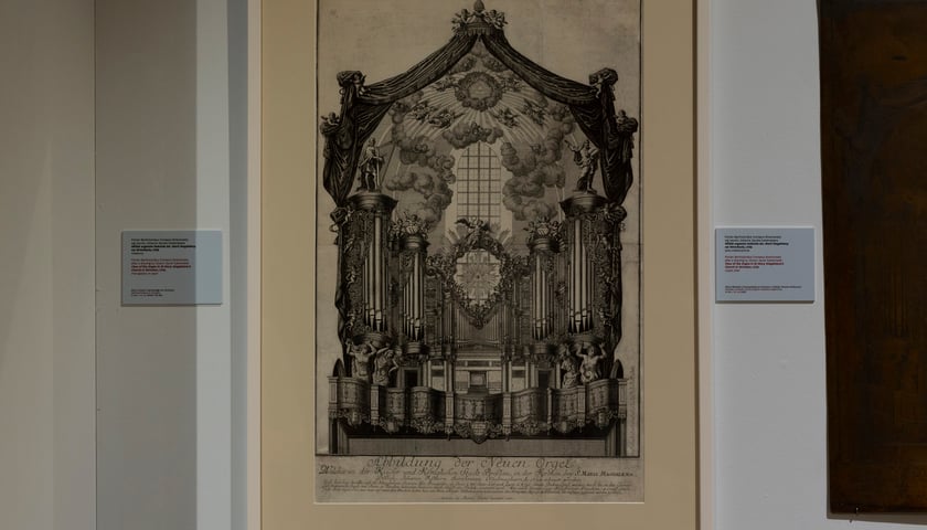 Powiększ obraz: <p>Dzieła wrocławskiego rzeźbiarza z XVIIIwieku Johanna Georga Urbansky'ego na wystawie. Tu grafika przedstawiająca wygląd prospektu organowego w kościele św. Marii Magdaleny&nbsp;</p>