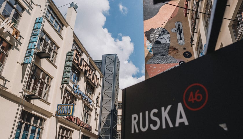 Podwórko Neonów Ruska 46 we Wrocławiu