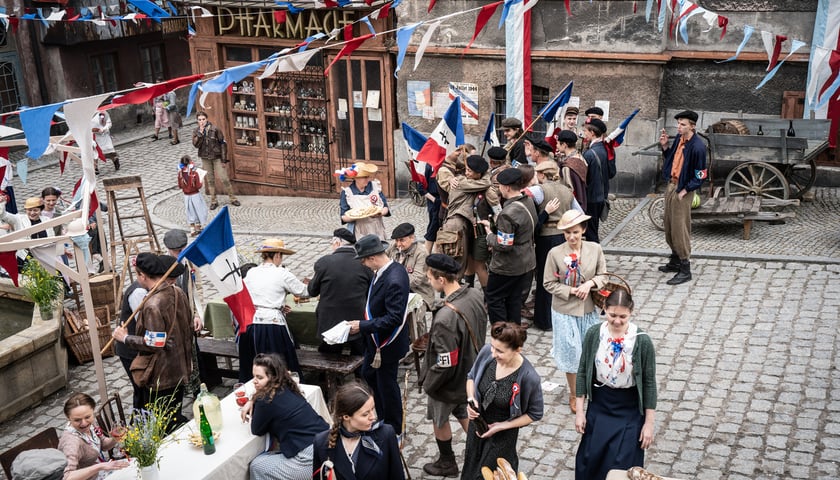 Powiększ obraz: <p>Bystrzyca Kłodzka, na planie filmu &bdquo;The Partisan&rdquo; (polski tytuł to &bdquo;Skarbek&rdquo;) o polskiej agentce wywiadu brytyjskiego Krystynie Skarbek</p>