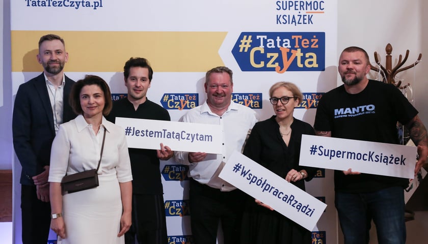 Premiera broszury "Supermoc książek" wydanej w związku z kampanią #TataTeżCzyta