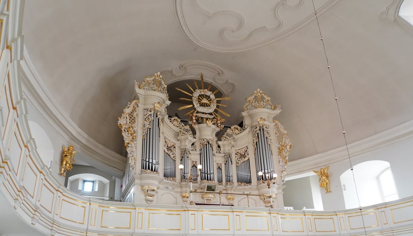 Prospekt organowy w kościele Opatrzności Bożej przy ul. Kazimierza Wielkiego 29