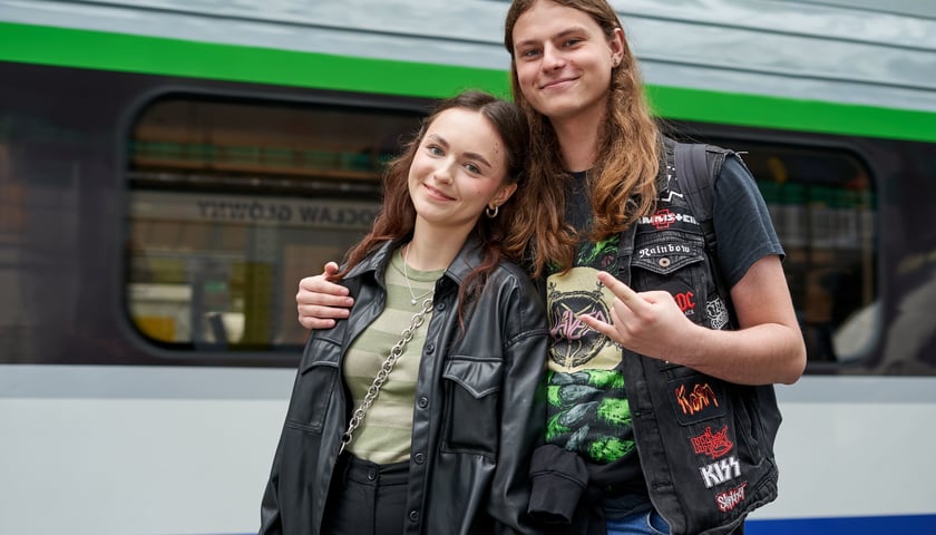 Pociągiem na Pol'and'Rock Festival. Wiktoria i Michał na Dworcu Głównym we Wrocławiu. To będzie ich pierwszy festiwal