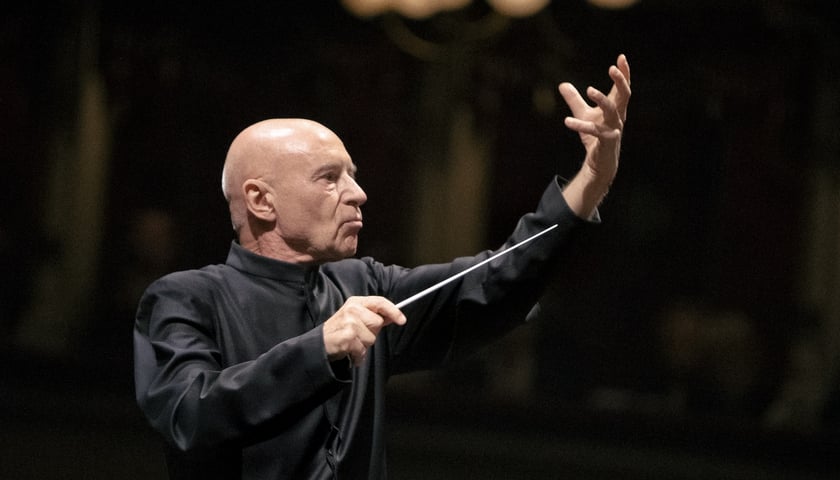 Powiększ obraz: <p>Dyrygent Christoph Eschenbach poprowadzi koncert inauguracyjny 58. edycji festiwalu</p>