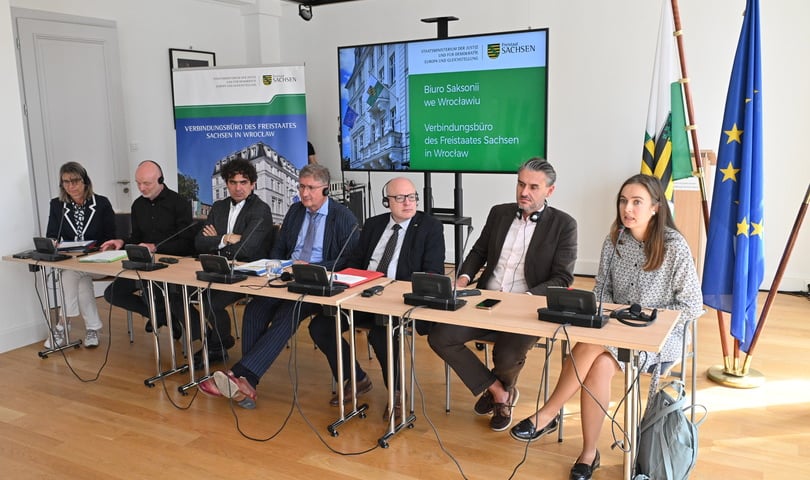 <p>Konferencja prasowa 15 września w sprawie wymiany doświadczeń między przedstawicielami Wrocławia, jako organizatora Europejskiej Stolicy Kultury 2016, a Chemnitz, organizatora Europejskiej Stolicy Kultury 2025</p>