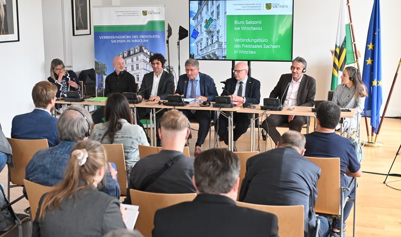 <p>Konferencja prasowa 15 września w sprawie wymiany doświadczeń między przedstawicielami Wrocławia, jako organizatora Europejskiej Stolicy Kultury 2016, a Chemnitz, organizatora Europejskiej Stolicy Kultury 2025</p>