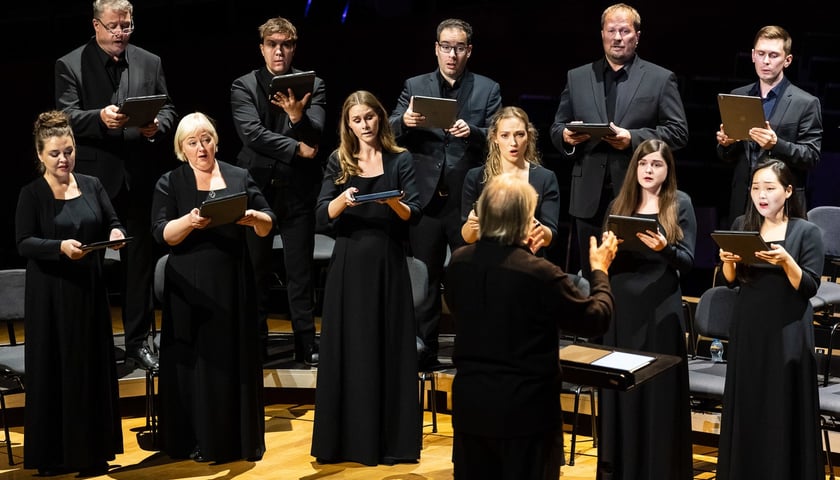 Powiększ obraz: <p>Estonian Philharmonic Chamber Choir, dyryguje Tõnu Kaljuste </p>