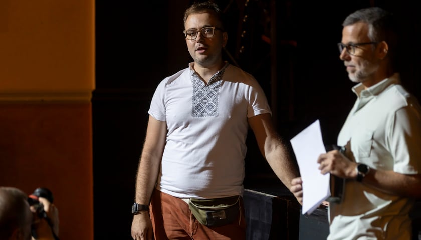 <p>Jakub Roszkowski, reżyser &bdquo;Odysei&rdquo; (z lewej) i Jakub Krofta, szef artystyczny Wrocławskiego Teatru Lalek</p>