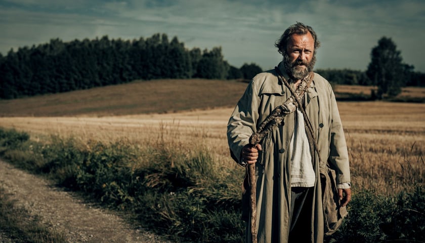 Kadr z filmu "Znachor". Leszek Lichota jako Antoni Kosiba