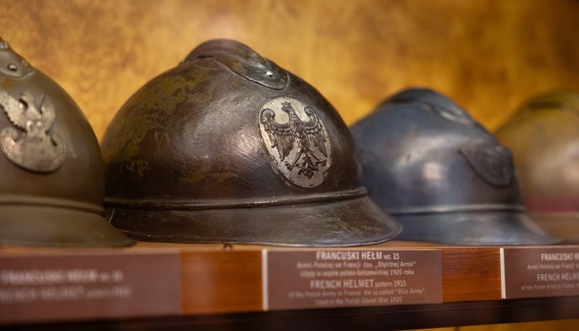 <p>Hełm wzoru 15 z francuskiego wyposażenia armii generała Hallera</p>