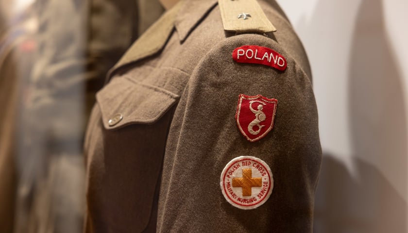 <p>Kobieca kurtka pielęgniarki z 2. Korpusu Polskiego</p>