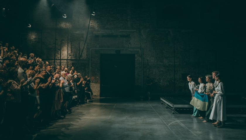 Scena ukraińska we Wrocławiu, aktorzy i publiczność spektaklu 