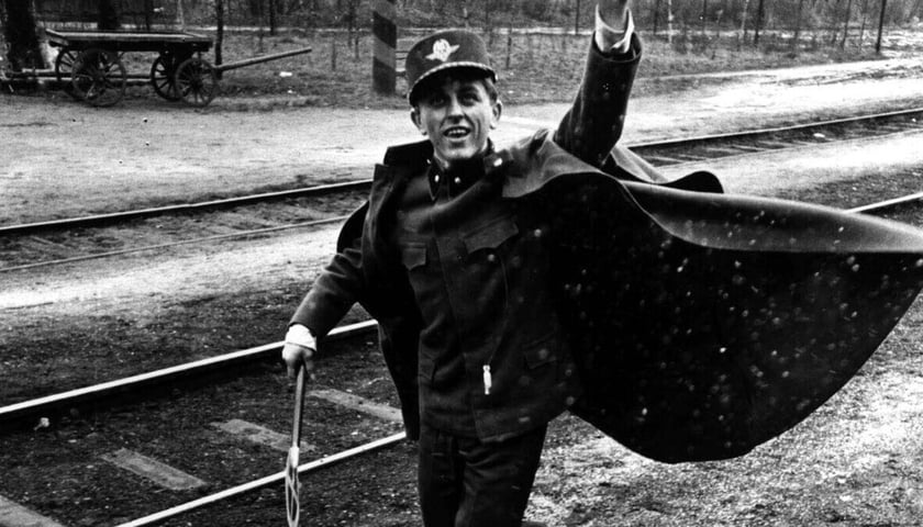 Kadr z filmu „Pociągi pod specjalnym nadzorem”, reż. Jiri Menzel, 1966