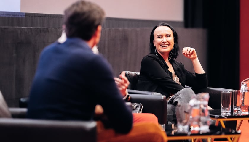 <p>Reżyserka Agnieszka Zwiefka w Dolnośląskim Centrum Filmowym</p>