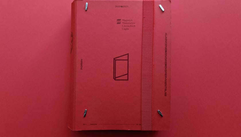 <p>Art book &bdquo;Monografia Magazynu Cegła (2001&ndash;2021)&rdquo;</p>