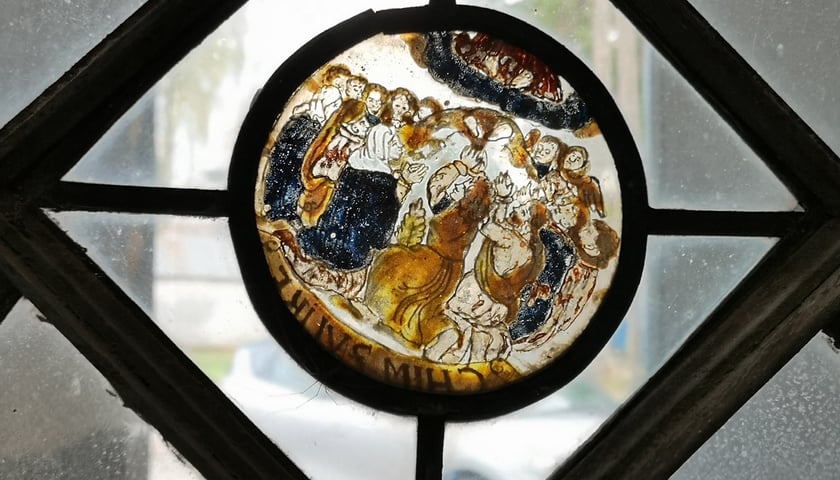 <p>Witraż z Pomianowa podczas restauracji</p>