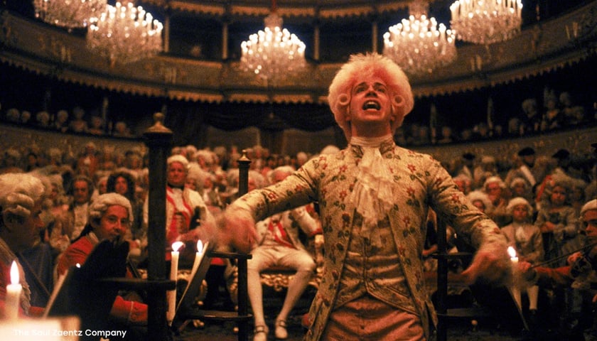 <p>Scena z filmu &bdquo;Amadeusz&rdquo;&nbsp;Milo&scaron;a Formana&nbsp;</p>