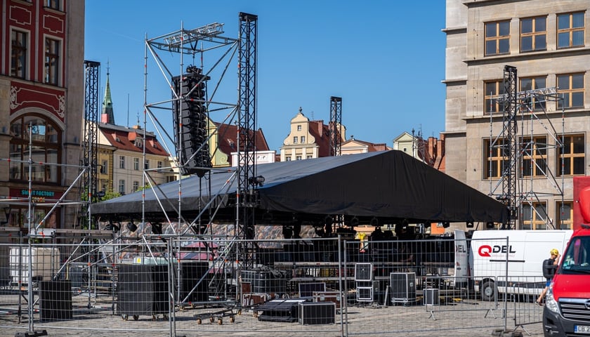 <p>Scena na rynku już prawie gotowa na Gitarowy Rekord Świata 2024</p>