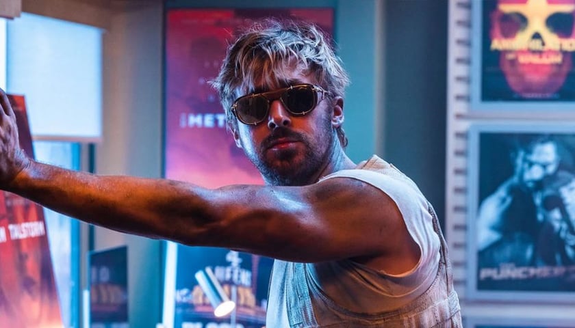 Ryan Gosling w ciemnych okularach, kadr z filmu „Kaskader”