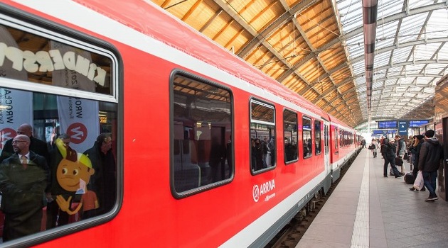 Kursuje między Berlinem, Cottbus (Chociebużem) i Wrocławiem