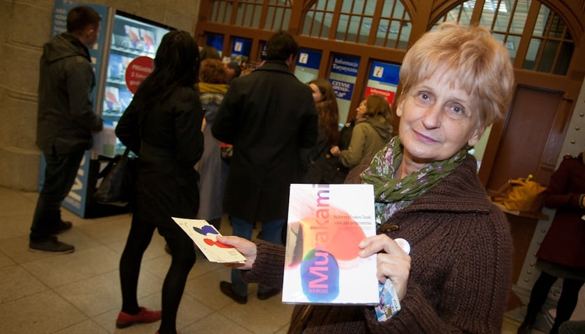 Automat z książkami już na Dworcu PKP