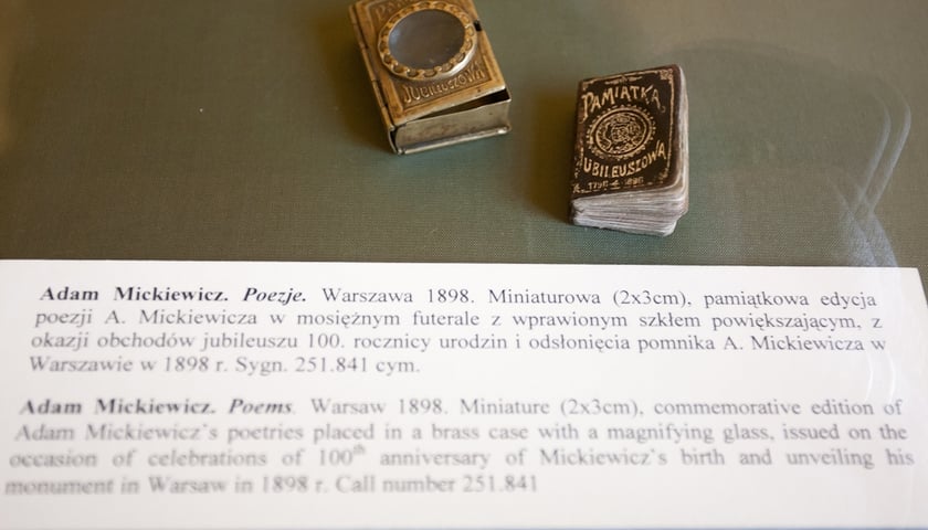 Archiwum składa się z 26 tek prac naukowych i różnych materiałów warsztatowych z nimi związanych