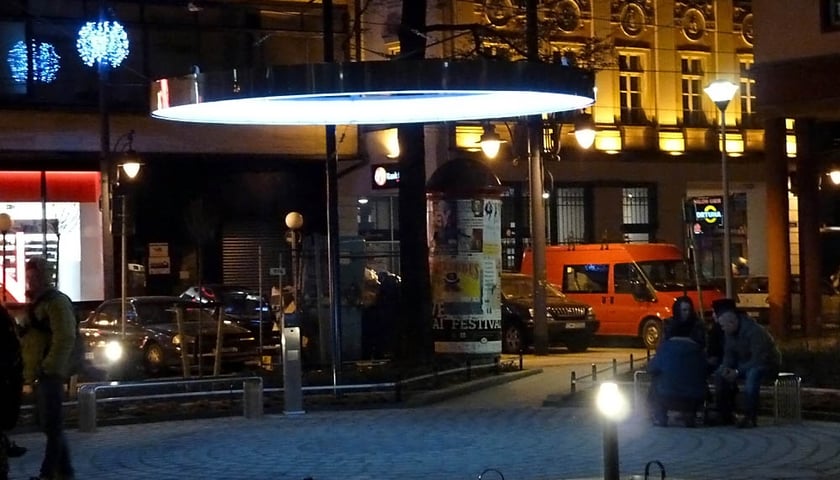  - Korzystajcie z aureoli, rozświetlajcie wasze głowy – zachęcał Marek Puchała, dyrektor BWA.