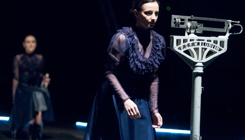 Niebezpieczna bogini w Pantomimie