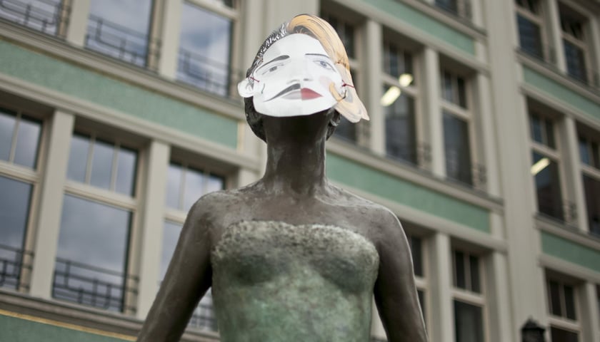 Pomnik Kryształowa Planeta Ewy Rossano