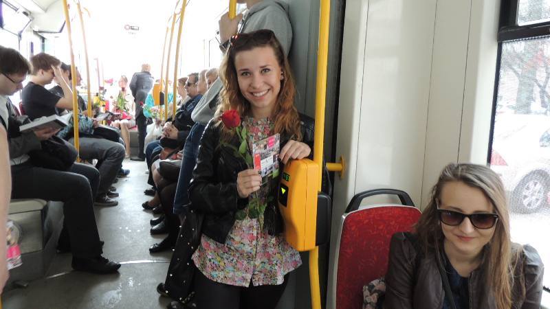 Były róże i książki w tramwaju
