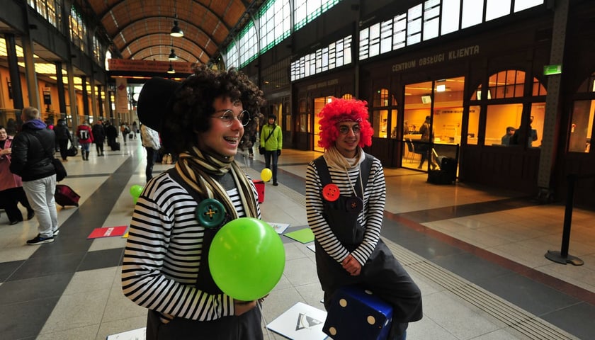 Targi Książki "Dobre Strony" na Dworcu głównym PKP