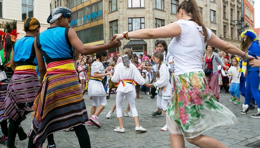 Korowód Brave Kids 2014 przeszedł w południe w sobotę przez wrocławski Rynek