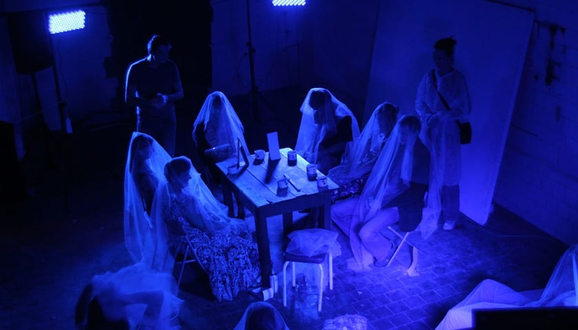 Teatr w sierpniu. Na co się wybrać. Propozycje