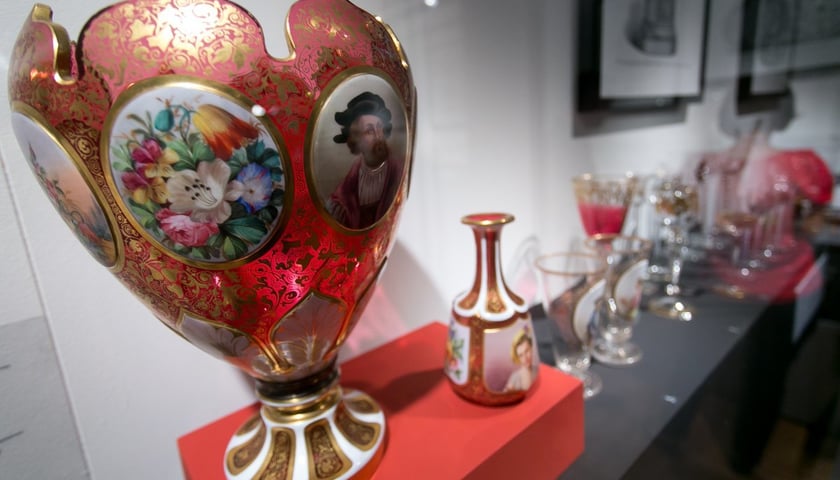 Nowe nabytki Muzeum Narodowego to szkło z dolnośląskich hut ze Szklarskiej Poręby i Piechowic 