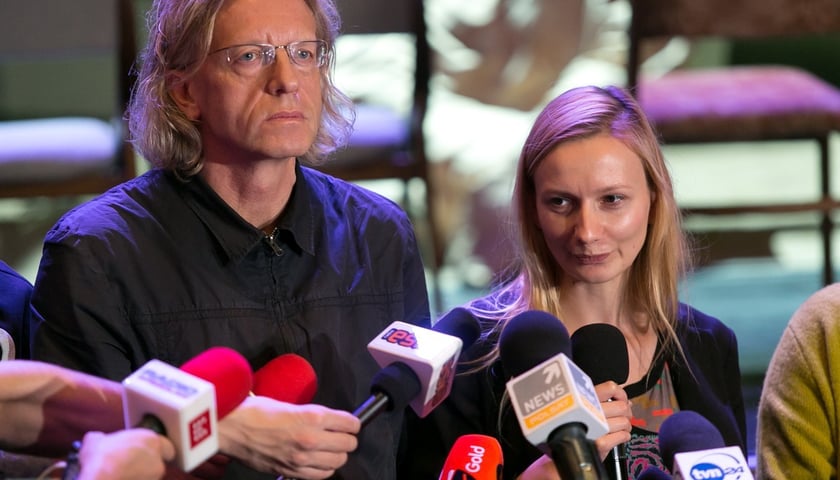 Krzysztof Mieszkowski, dyrektor Teatru Polskiego i Ewelina Marciniak, reżyser "Śmieci i dziewczyny" odpowiadali na pytania dziennikarzy