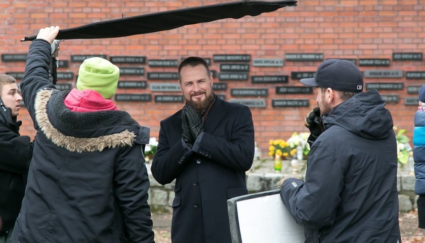 Na planie serialu "Komisja morderstw" na Cmentarzu Osobowickim