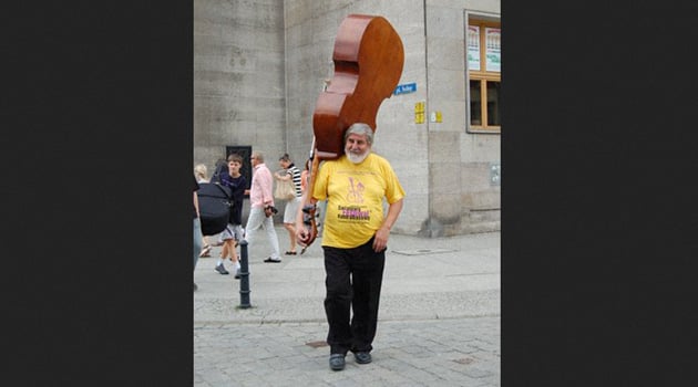 Kontrabas, największy smyczkowy instrument świata. Sympozjum mu poświęcone w Akademii Muzycznej
