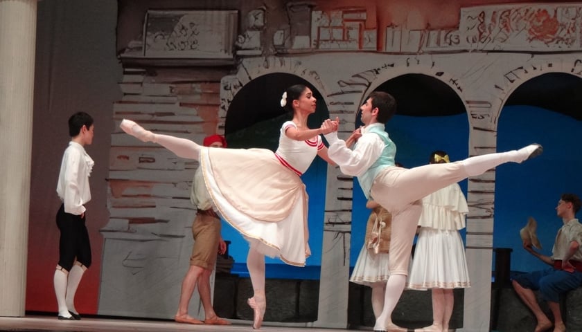 Tancerze baletu Opery Wrocławskiej podczas próby do spektaklu „Napoli 1841”