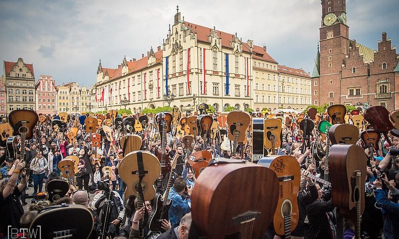 Gitarowy Rekord Guinnessa na wrocławski Runku 