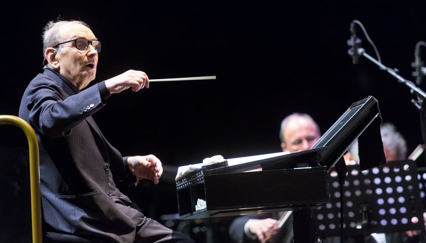 Ennio Morricone wystąpił w charakterze dyrygenta w Hali Stulecia w 2016 roku podczas wydarzeń ESK 2016