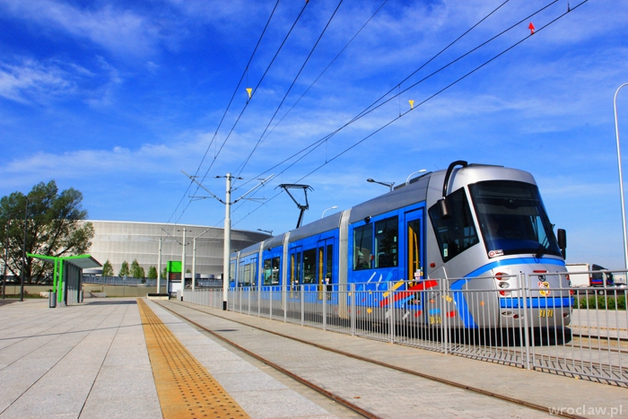 Tramwaj przy pętli Stadion Wrocław